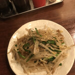 立ち呑み くにし - 油かすともやし炒め