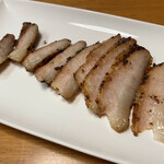 饗 くろ喜 - 「豚トロ焼豚（ガリシア栗豚）約500g」2000円