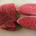 肉のコバ - ランプと、イチボを食べ比べましょう！！