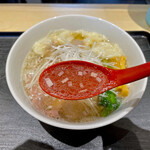 超純水採麺 天国屋 - 生姜の効いたスープ