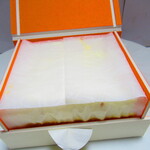 テラスレストラン　ピアレ - ダブルチーズケーキ　オレンジ　１０３７円（税込）のアップ【２０２２年１月】