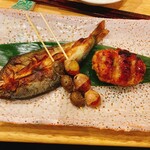 炭火割烹とも - 焼き物(鮎の酒盗干し、銀杏、むかご、つくね)
