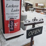 Caf'e・Restaurant Leckerer Laden - 入口看板