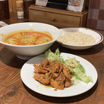 ネパールステーション - チキンチョイラ、スープモモ、プジャ