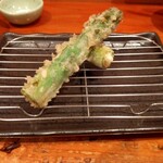 天ぷらいちかわ - アスパラちゃん、旨味しっかりで柔らかい