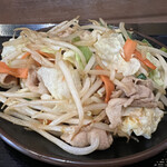 極楽湯 - たっぷり肉野菜炒め　580円