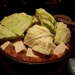 Ganso Horumon Yaki Kadunoya - 豆腐とキャベツを入れて、、