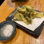 信州そばと地酒 小木曽製粉所 - 野沢菜の天ぷら490円