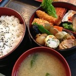 お食事処 たかはし - ある日の二重弁当