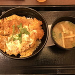 ごはん処 かつ庵 - かつ丼　500円　味噌汁付き