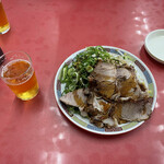 新福菜館 - 付出し肉 600円
      ビール[大] 600円