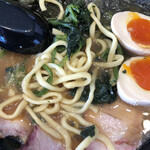 上州濃厚中華蕎麦 はたお商店 - 麺は硬め　モチッ感いい感じ