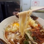 きしめん 住よし - えび天玉子入り きしめんを食べる