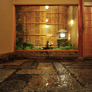 獨享高瀨川沿岸，佇立在上木屋町的京町家的一間客房。請租用獨一無二的特別空間。