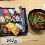 さんきゅう水産 - 令和4年1月 ランチタイム
サービスセット(にぎり10貫＋赤出汁) 869円