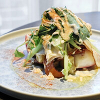 TOKi - ヤマトポークのローストと大和真菜のサラダ