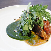 TOKi - マグロほほ肉のコンフィタードと奈良の春菊