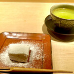 神楽坂 石かわ - ココナッツミルクと葛とわらび粉を混ぜた甘味　お土産にしたいですね