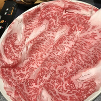 しゃぶしゃぶ・日本料理 木曽路 上野店 - 和牛霜降肉しゃぶしゃぶ６２９２円。かなりのボリュームです。たった三枚ですが、食べ応えもありました（╹◡╹）