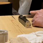 すし宮川  - 包丁をいれます！既に美しい♡