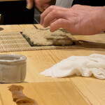 すし宮川  - いよいよフィナーレの干瓢巻、舎利が整い山葵を塗る