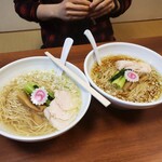 麺処若武者 - 塩鶏中華そば大盛り870円と醤油鶏中華そば大盛り870円