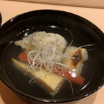 はらまさ - お椀：すっぽんのしんじょ、タケノコ、焼き餅 粗めのすっぽんのしんじょが美味しい。 焼き餅、香ばしい、小さいサイズがいい。