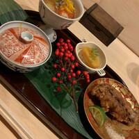 はらまさ - 八寸：河豚のから揚げ、蟹茶碗蒸し、生からすみの飯い蒸し、車エビとジュレ 生のからすみが柔らかくて塩辛過ぎずとても好み。茶碗蒸しにはトリュフがたっぷり。