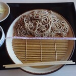 Henkotsu - もりそば　500円　お皿の直径23cm
