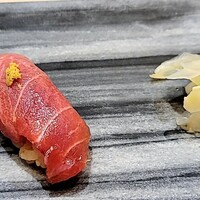 八重洲 鮨 海味 - 鮪を辛子で
