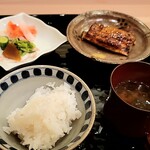 馬車道 大かわ - 白飯と鰻