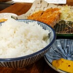 富士喜 - ご飯のお替り120円、画像は普通盛り、辛子も一緒にお替りお願いしました