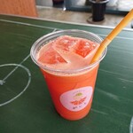 ジューススタンド めじろ - 体整えredmix (にんじん、パプリカ、リンゴ、グレープフルーツ)