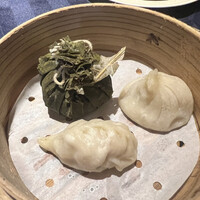 チャイニーズガーデンレストラン 深記 - 点心三種盛り(小籠包、海鮮包み、蓮の葉のちまき)