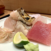 京味 もと井 - 答志島のトロサワラ、戸井の本マグロ、青森のヒラメ、海苔醤油、藻塩