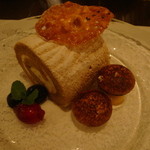トラットリア・アルベロ - コーヒーとマスカルポーネチーズのロールケーキ　ノエル仕立て