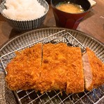 ローン - とんかつ、ご飯、味噌汁