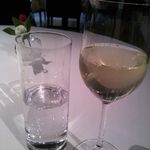 モトイ - ペリエと白ワインも頼みました♪