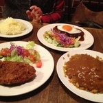 さふらん - ハンバーグセット1250円とドライカレーメンチカツセット1250円。