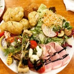 PIZZERIA Fumi - 前菜盛り合わせ。これで３人前(o^^o)