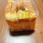 海辺のパン屋 La La Bakery - 海の天然酵母食パン