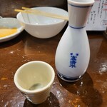 粉ひで - 熱燗でいただく日本酒。冬らしいねえ。