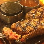 ビクトリアステーション - もう少し焼きたい時は焼き石でジュッと