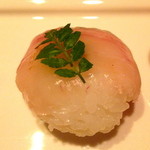 ふ洛 - 真鯛の手まり寿司; 味がついていますので、そのままたべます。