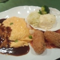 洋食 麦星 by グリル満天星 麻布十番 日本橋髙島屋店 - サイドメニューも二品選べます。コールスロー・ポテトサラダ