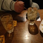 ANCHOR - 友人の飲む角ハイボール一杯目、二杯目