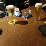 ANCHOR - 友人達の飲むアサヒスーパードライ中