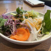 AWkitchen TOKYO 新丸ビル店 - サラダブッフェは野菜もドレッシングも多種多様