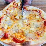 ピッツァ・マミーサ - ４種チーズピザ
