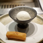 USHIGORO S. - さつまいものパートフィロ包み